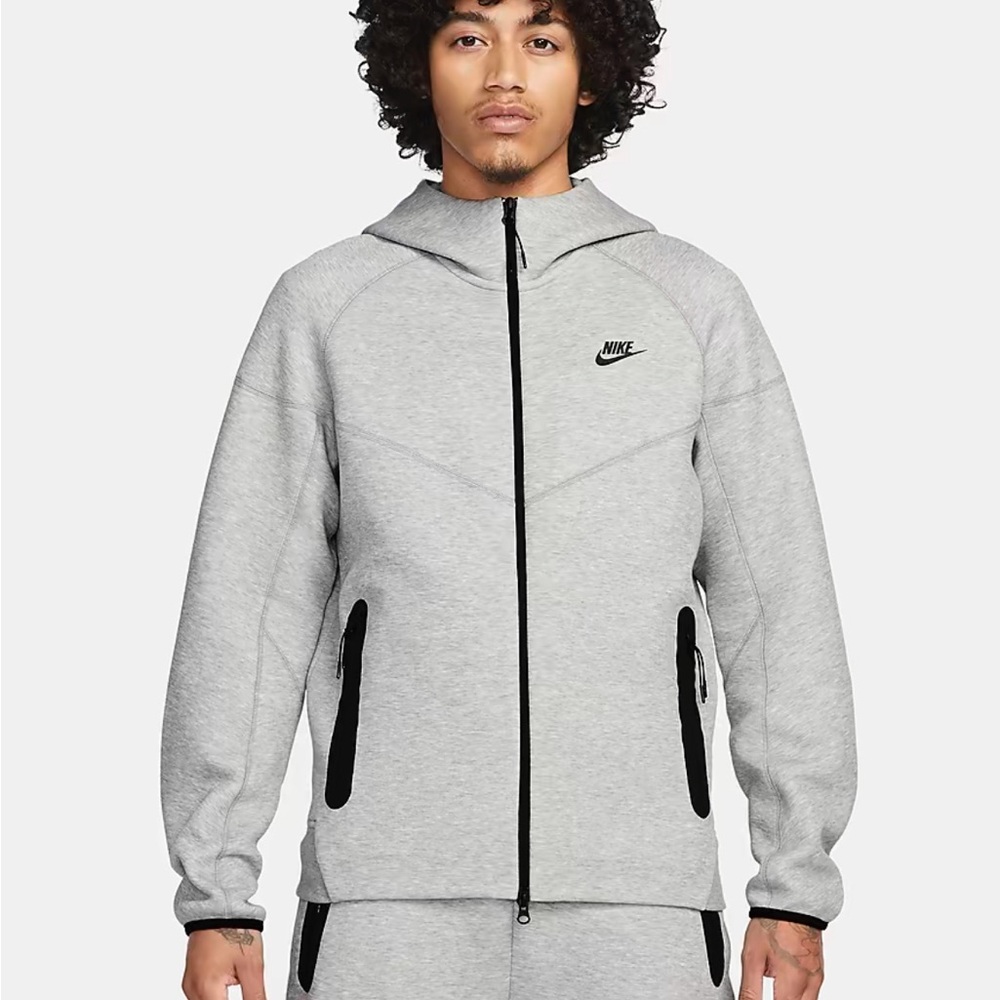 Nike Grey Men’s Tech Fleece